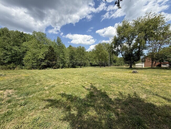 Building Photo - 10504 Benchmark Rd