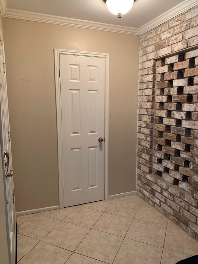 Building Photo - 13078 Trail Hollow Dr