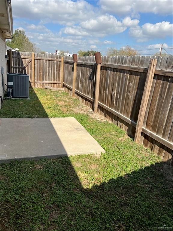 Building Photo - 12 West Dr