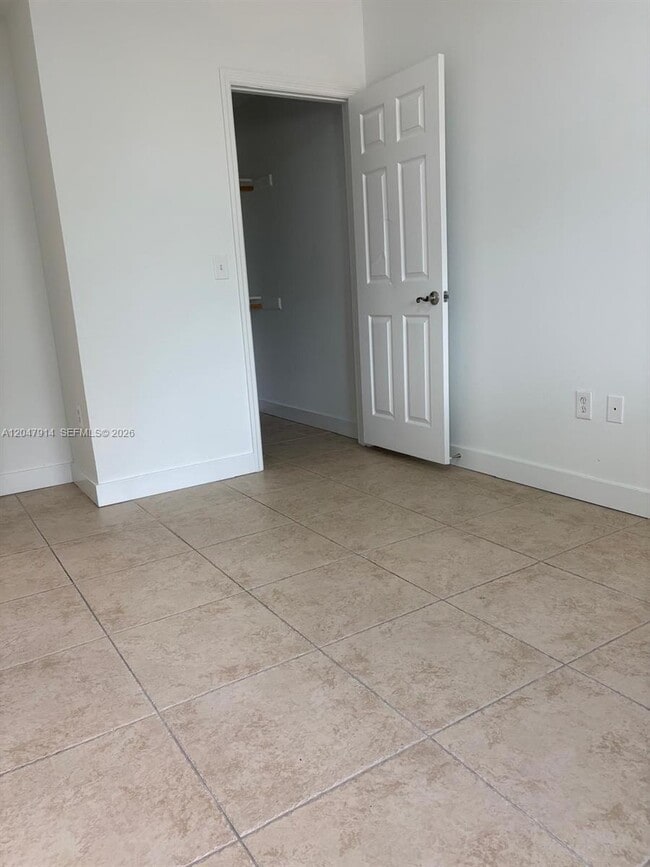 Building Photo - 2080 Greenview Shores Blvd