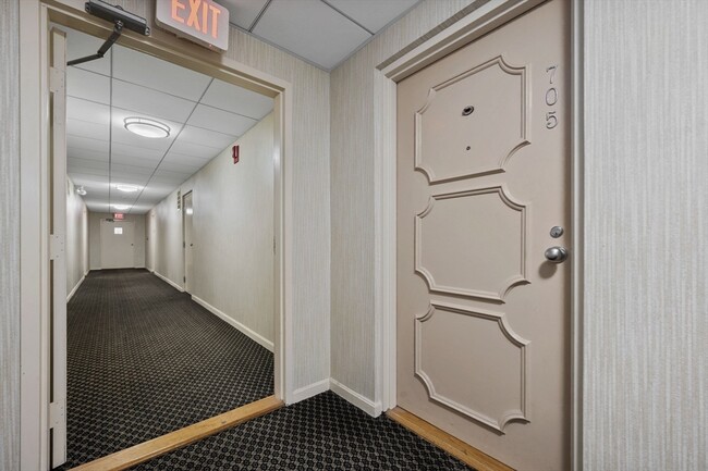 Building Photo - 295 Lynn Shore Dr