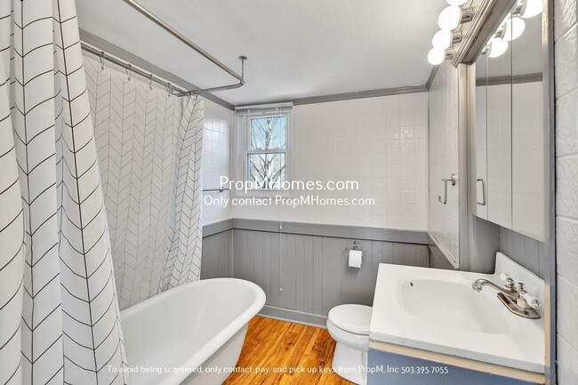 Building Photo - Bright and Fun One Bedroom Plus Flex Space...
