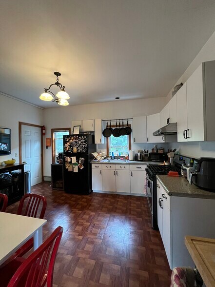 Building Photo - 56 7th St