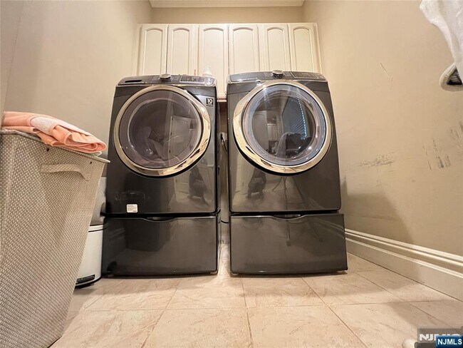 Building Photo - 22 Reiner Pl