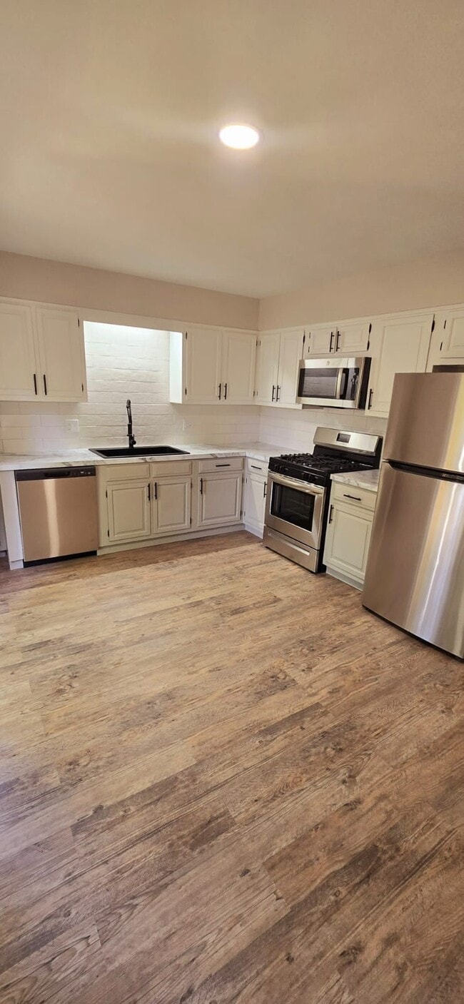 Building Photo - 1263 Gentian Dr SE