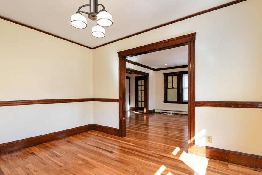 Building Photo - 59 Goodenough St
