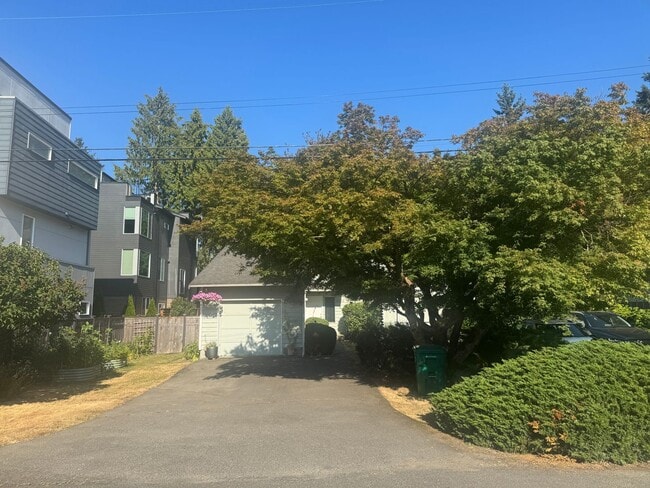 Building Photo - 3bd/1.5ba Seattle Home