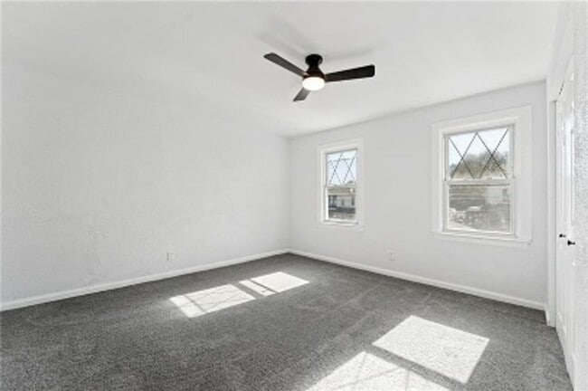 Building Photo - 233 E 19th Ave