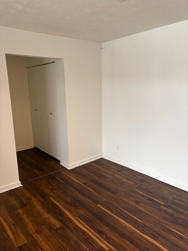 Building Photo - 4326 Villa Dr