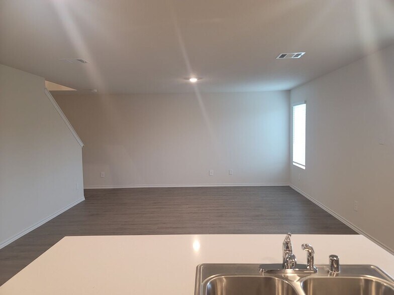 Building Photo - 1117 Northfield Dr