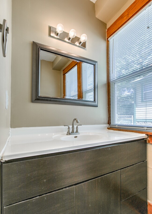 Building Photo - 4156 Cuming St