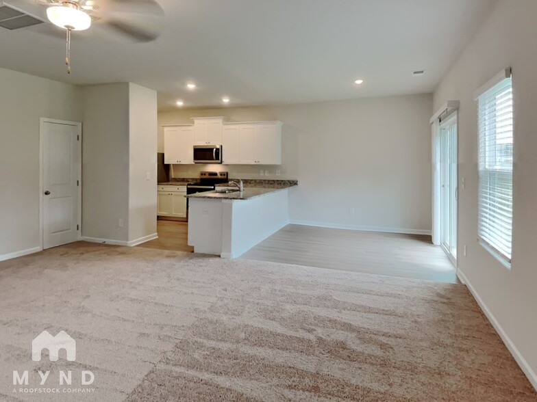 Building Photo - 56 Royal Mdw Dr