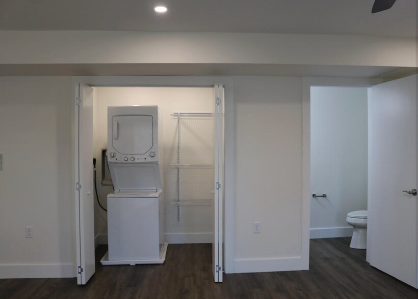 Building Photo - 108 W Market St