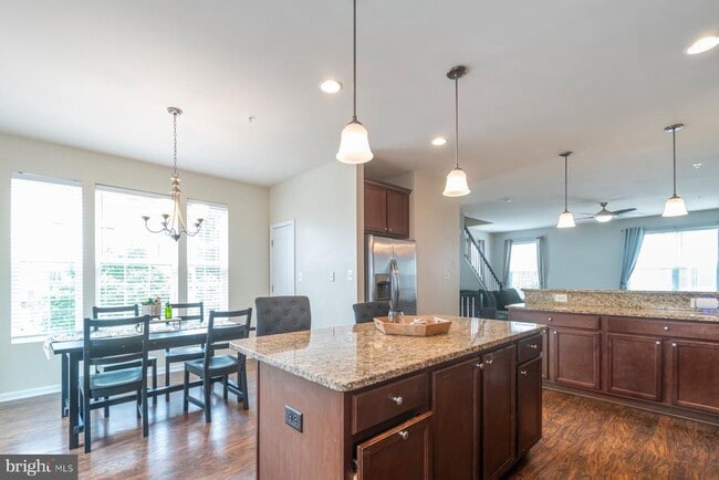 Building Photo - 7469 Tanyard Knoll Ln