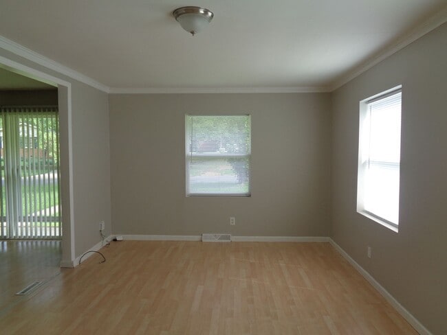 Building Photo - 4800 Crestmont Dr