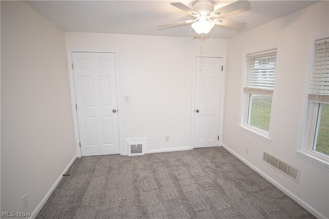 Building Photo - 84 Thames Ave