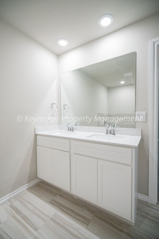Building Photo - Gorgeous 4 Bed 2 Bath Home in Deer Creek School District!
