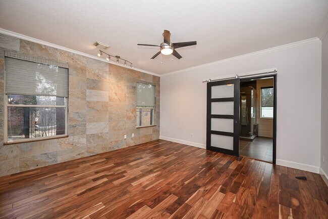 Building Photo - 146 Rocky Point Dr