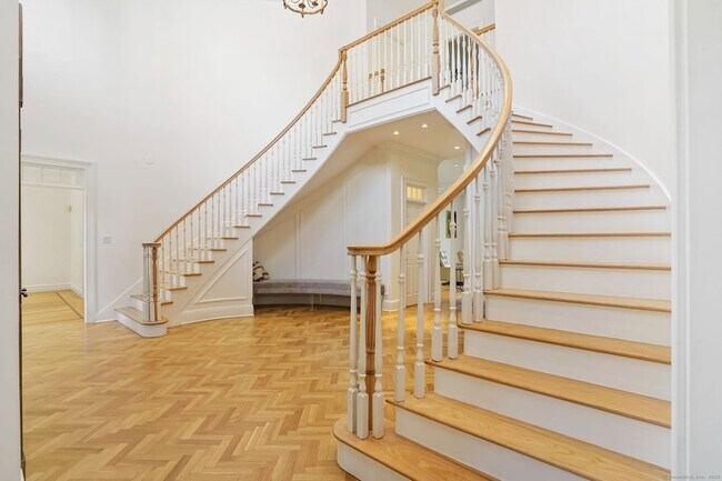 Building Photo - 355 Greens Farms Rd