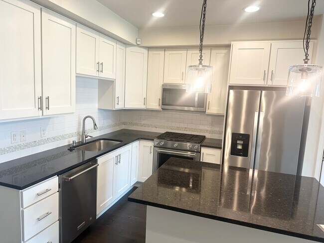 Building Photo - Modern 2-bed, 2-bath Townhome in Shoreline.