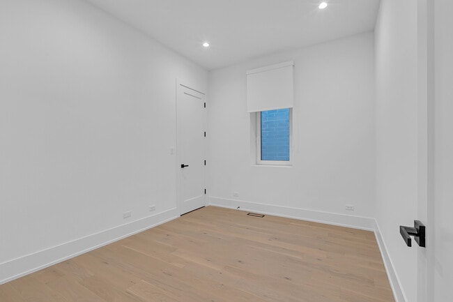 Building Photo - 505 W Elm St