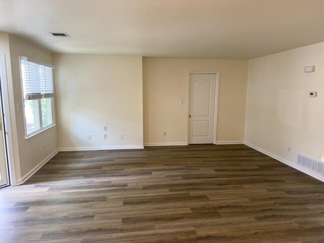 Building Photo - 162 Lindfield Cir
