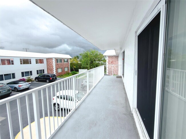 Building Photo - 412 S Cypress Rd