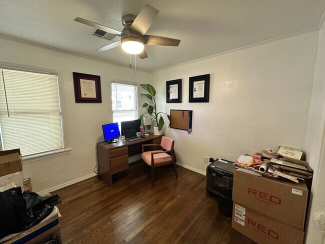 Building Photo - For Rent – Charming NW OKC Home with Solar...