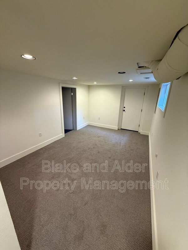 Building Photo - 7824 SE 11th Ave