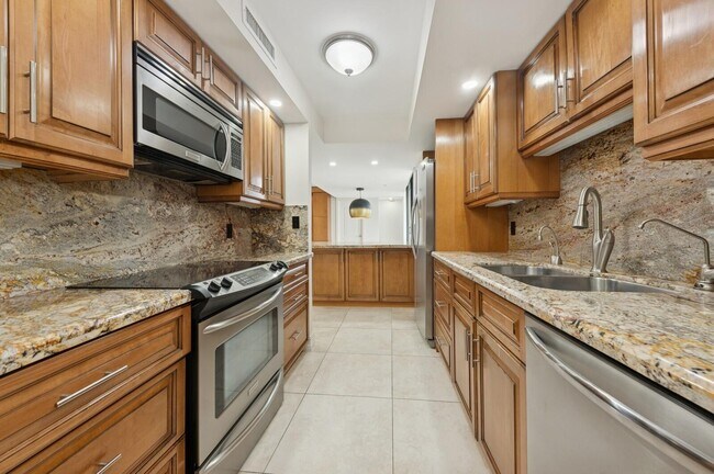 Building Photo - 3000 N Ocean Dr