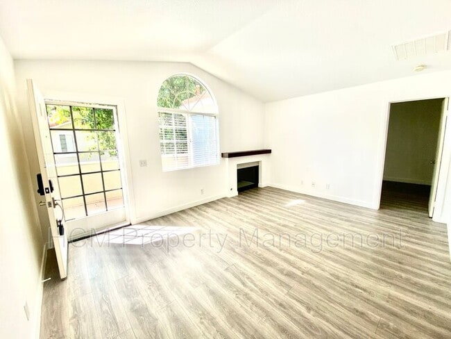 Building Photo - 22 Via Terrano