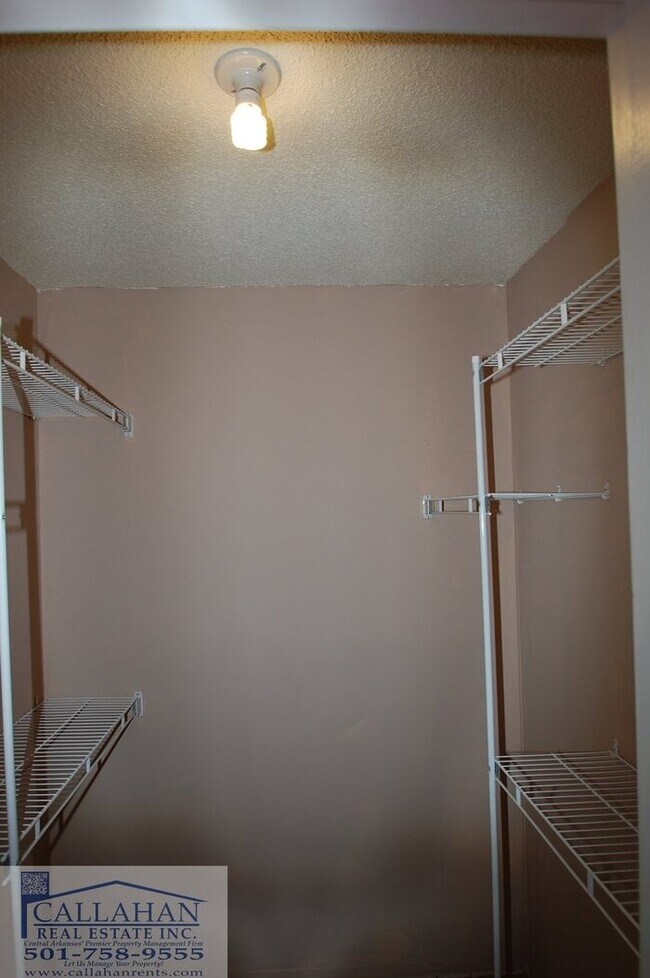 Building Photo - St Charles Little Rock Home