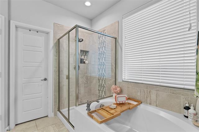 Building Photo - 15900 Back Nine Rd