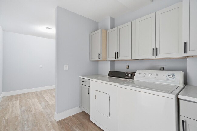 Building Photo - 1717 Whitehall Dr