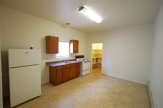 Building Photo - 509 Litchfield St