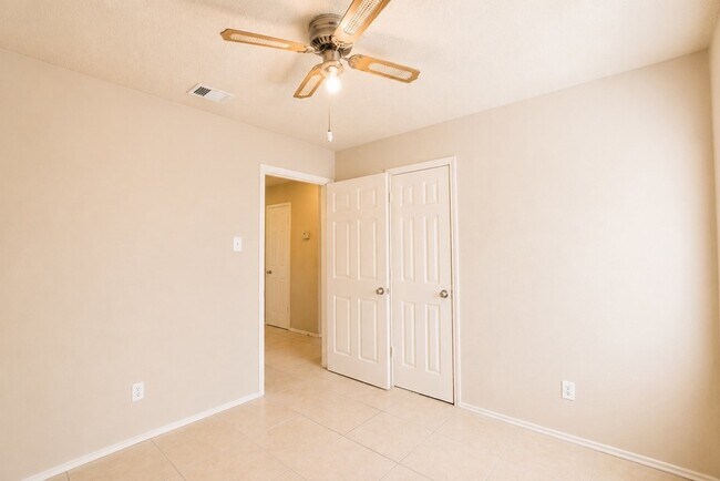 Building Photo - 1410 Flameleaf Dr