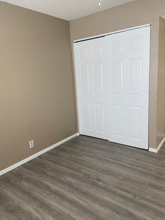 Building Photo - 601 Lomaland Dr