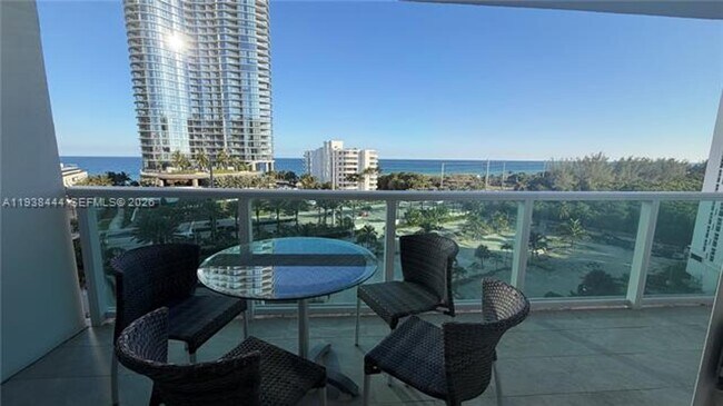 Building Photo - 100 Bayview Dr