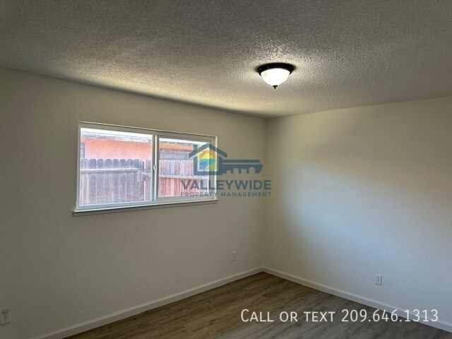Building Photo - 1121 Roselawn Ave