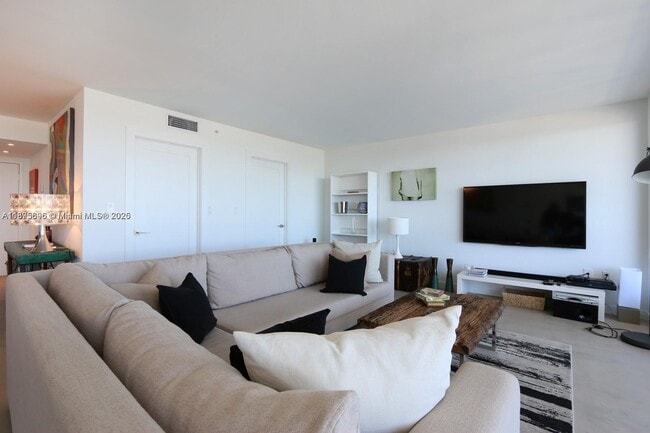 Building Photo - 1900 Sunset Harbour Dr