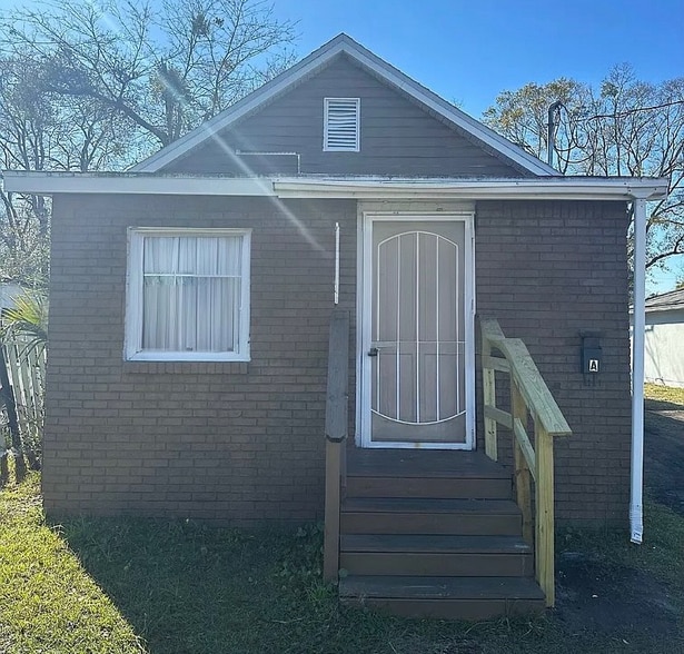 Primary Photo - 1420 Mt Herman St