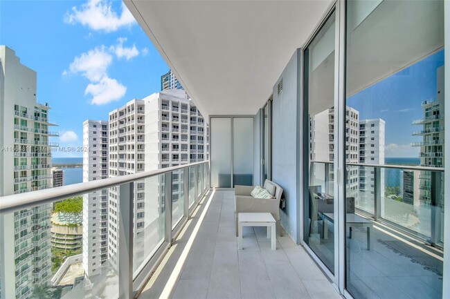 Building Photo - 1300 Brickell Bay Dr