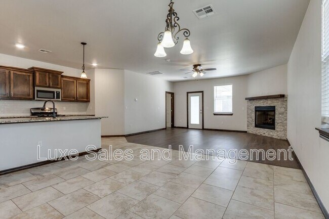 Building Photo - 2200 Alta Vista Ln