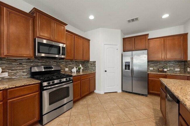 Building Photo - 608 Royal Burgess Dr