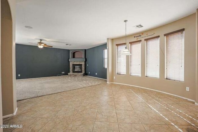 Building Photo - BEAUTIFUL SURPRISE HOME