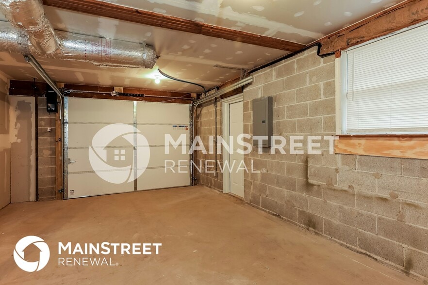 Building Photo - 637 16th Ave NW