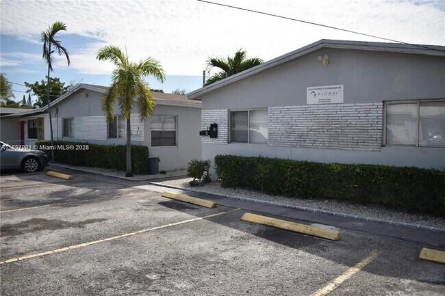 Building Photo - 633 NW 6th Ct