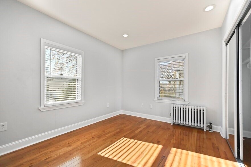 Building Photo - 1004 South St