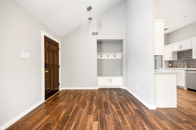 Building Photo - 5122 Prairie Creek Dr