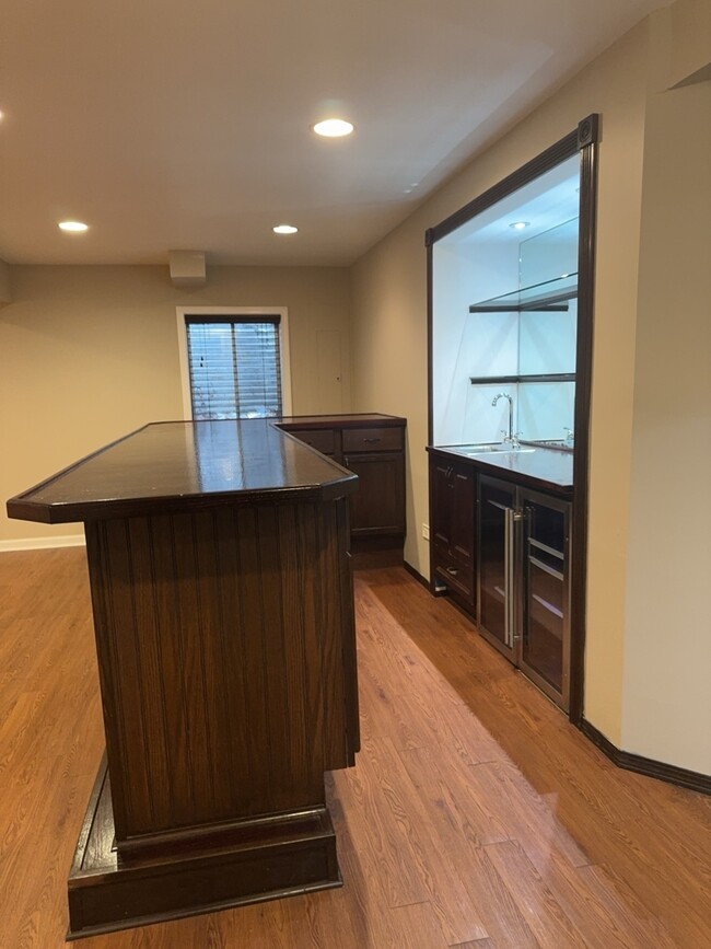 Building Photo - 552 Fairfax Ln